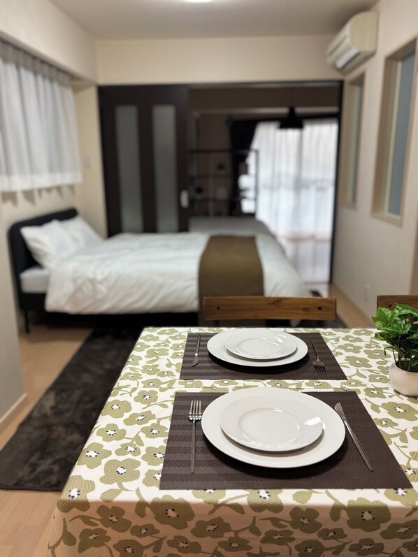 2 多间卧室、办公桌、免费 WiFi