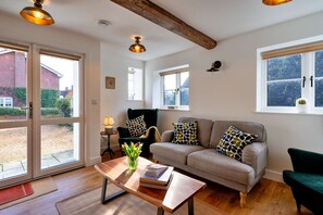 Cottage | Living room - Cottage in Chilton Foliat Near Savernake Forest (Hungerford)