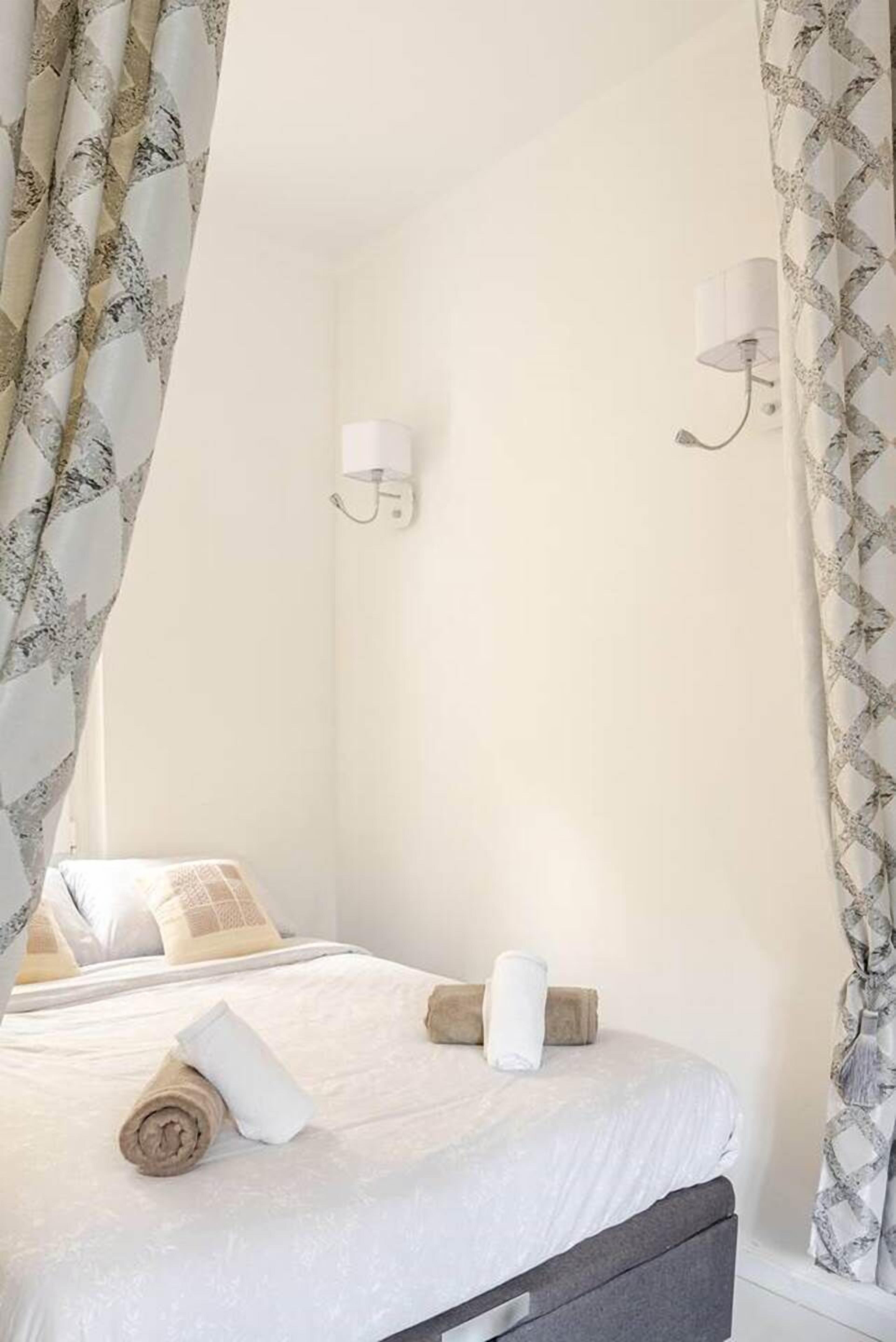 3 slaapkamers, een strijkplank/strijkijzer, wifi, beddengoed