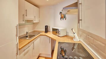 Apartment | Private kitchen | Cookware/dishes/utensils