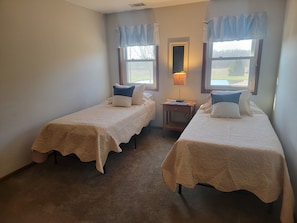 3 chambres, fer et planche à repasser, Wi-Fi, draps fournis