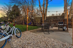BBQ/picnic Area - Ultimate Group Getaway Big Yard, Fire Pit, Grill (Fort Collins)