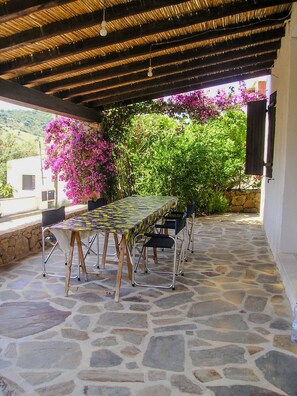Outdoor dining - Vacation House by Anna and Turi (San Gavino ( frazione di Budoni))