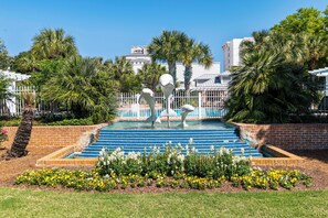 Utendørsbasseng og et oppvarmet basseng