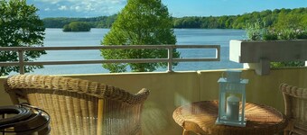 Home port Dieksee with panoramic view directly on the Dieksee!