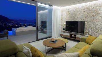 Executive Suite, Private Pool, Sea View | Living area