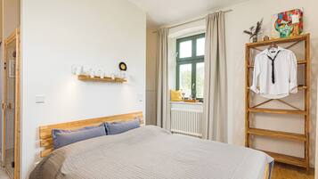 7 bedrooms, travel cot, WiFi