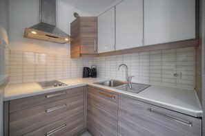 Frigorifero, microonde, macchina per tè/caffè, bollitore elettrico