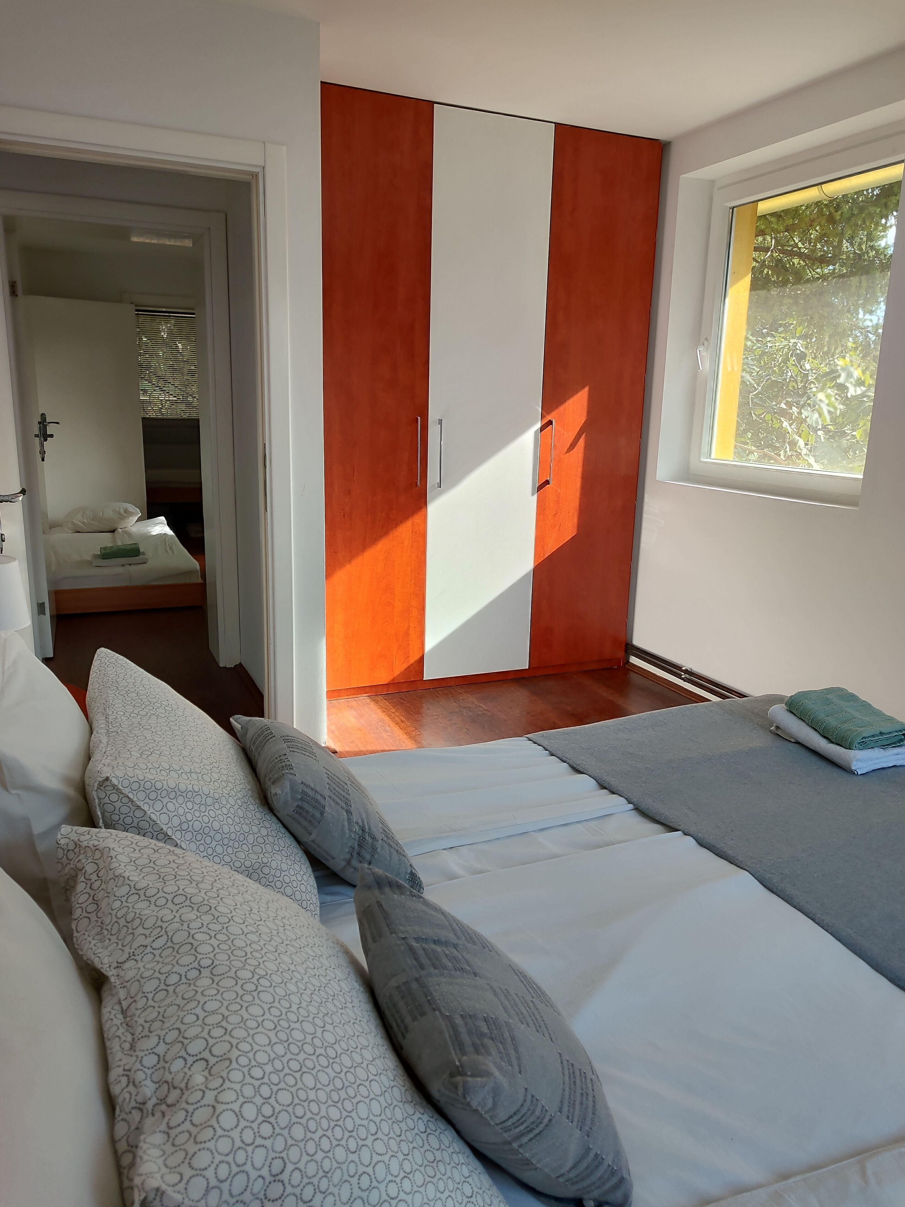 3 sovrum, värdeförvaringsskåp på rummet, gratis wi-fi och sängkläder