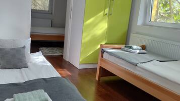 3 bedrooms, in-room safe, free WiFi, bed sheets