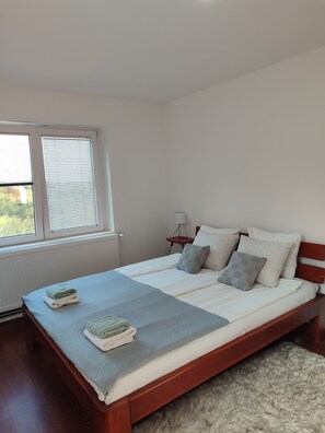 3 bedrooms, in-room safe, free WiFi, bed sheets