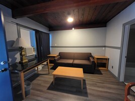 Family Room | Individually decorated, individually furnished, desk, laptop workspace