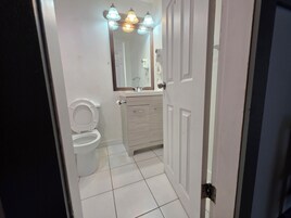 特色装修、特色家居、办公桌、笔记本电脑工作区