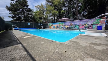 Sæsonbestemt udendørs pool