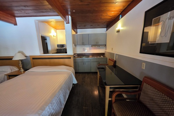 Dubbelrum | Individuell inredning, unika möbler, skrivbord och arbetsyta för laptop