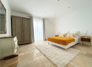 3 chambres, bureau, Wi-Fi gratuit, draps fournis