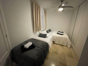 3 bedrooms, in-room safe, desk, iron/ironing board