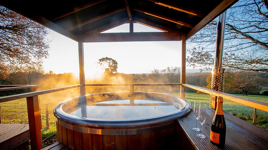 Chalet in Kent With Hot Tub & Countryside Views