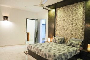 5 bedrooms, in-room safe, iron/ironing board, travel crib