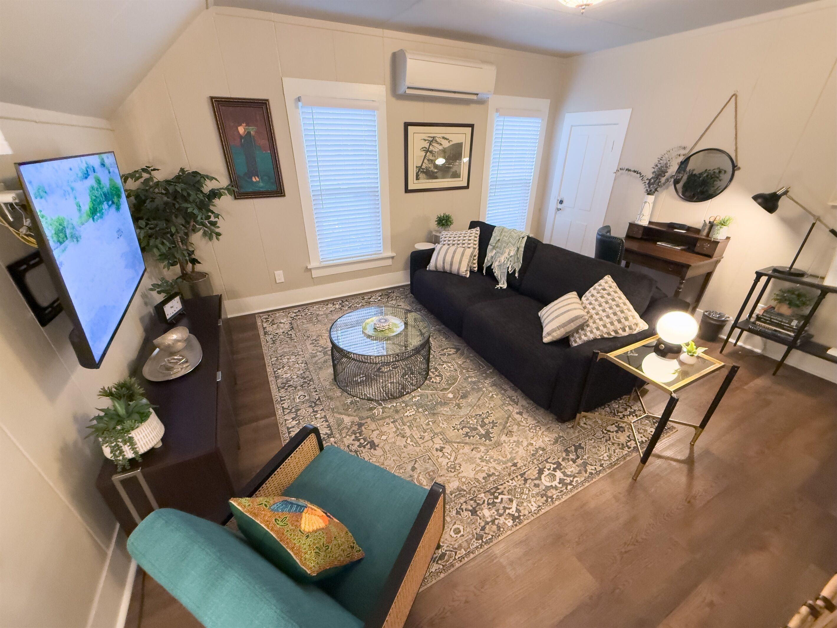 Charming Upstairs Historic Downtown 1br | Near Wwu - Ferndale, WA
