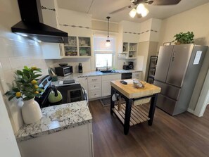 Fridge, microwave, oven, stovetop - Charming Historic Downtown 1BR | A+ Location (Bellingham)
