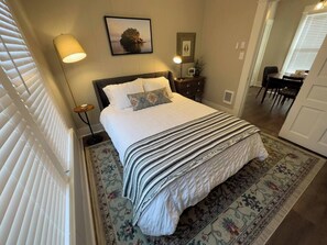 1 bedroom, desk, iron/ironing board, free WiFi - Charming Historic Downtown 1BR | A+ Location (Bellingham)