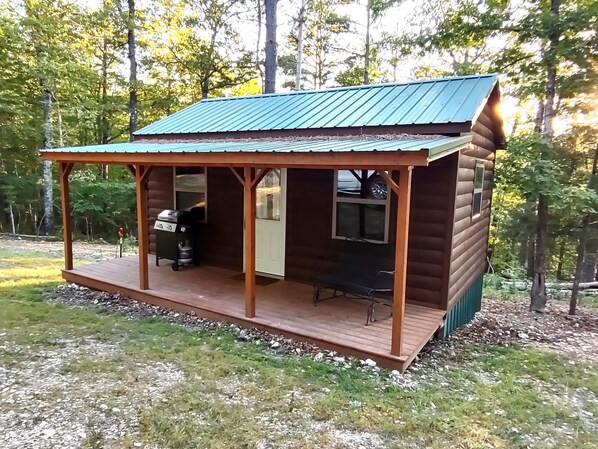 Exterior - Pine Ridge Cabin - A Cozy Getaway for Two near Jasper AR! (Jasper)