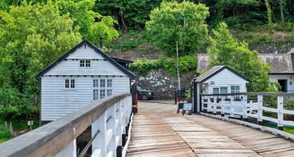 Cottage by Mawddach Trail With Stunning Views