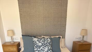 2 slaapkamers, een strijkplank/strijkijzer, reisbedje, wifi