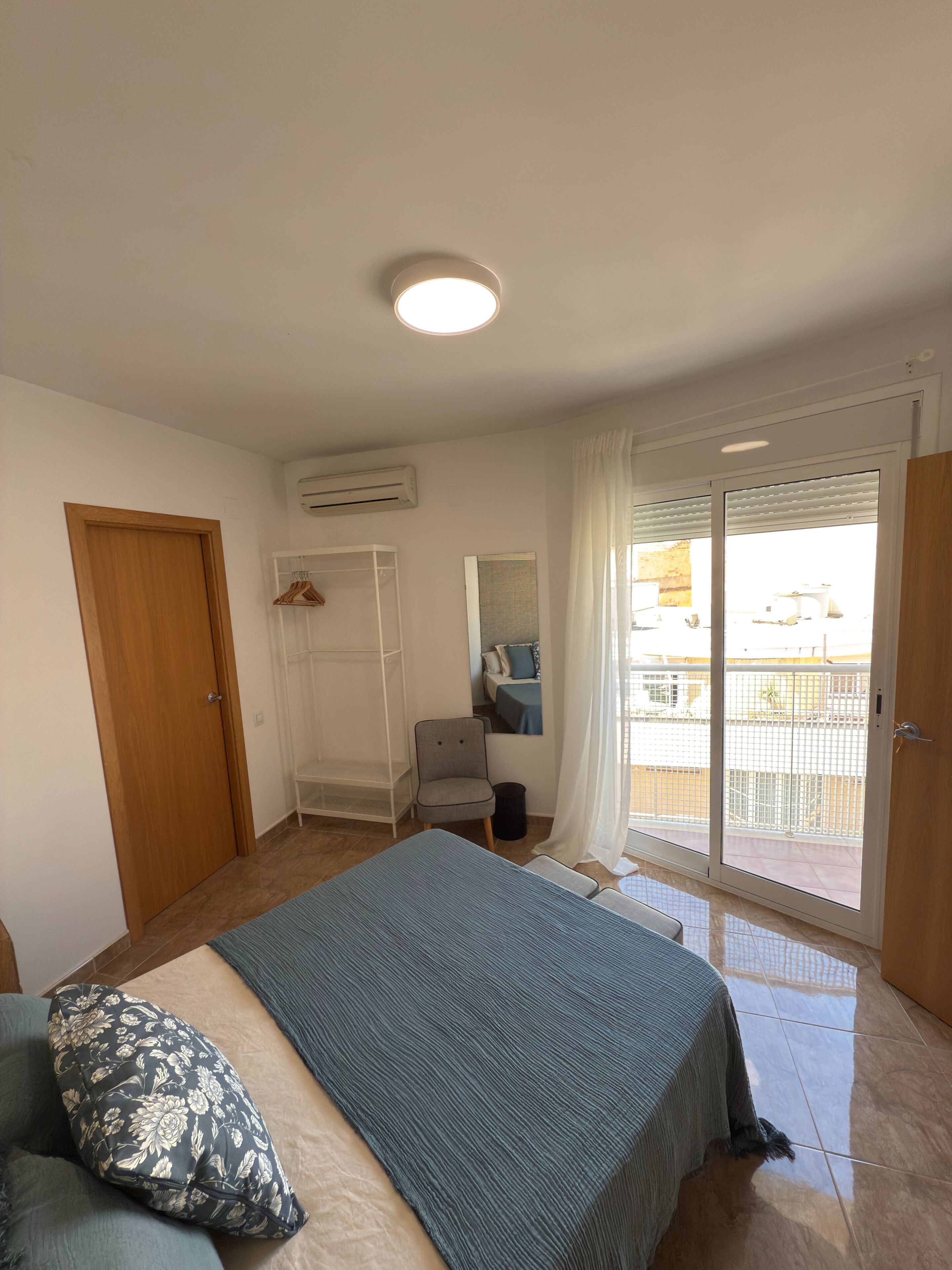 2 slaapkamers, een strijkplank/strijkijzer, reisbedje, wifi