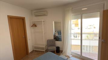 2 slaapkamers, een strijkplank/strijkijzer, reisbedje, wifi