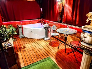 Dusche, Whirlpool, Haartrockner, Bidet