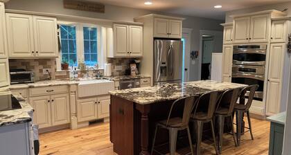 4-bedroom private country home in beautiful Hampton Falls, 10 minutes from beach