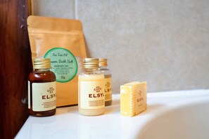 Bathroom - Cottage in Bradwell Near Peak Cavern (Hope Valley)