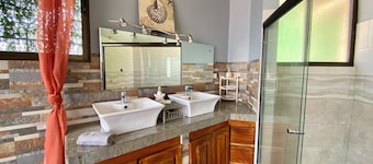 Casa Amura : Guesthouse with 5 cozy rooms in Liberia downtown
