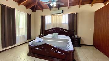 5 habitaciones, escritorio, wifi gratis y ropa de cama