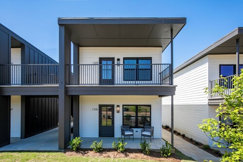 Charming 1-bedroom condo in wonderful Oxford one mile from Ole Miss campus