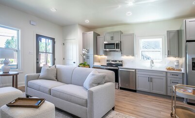 Charming 1-bedroom condo in wonderful Oxford one mile from Ole Miss campus