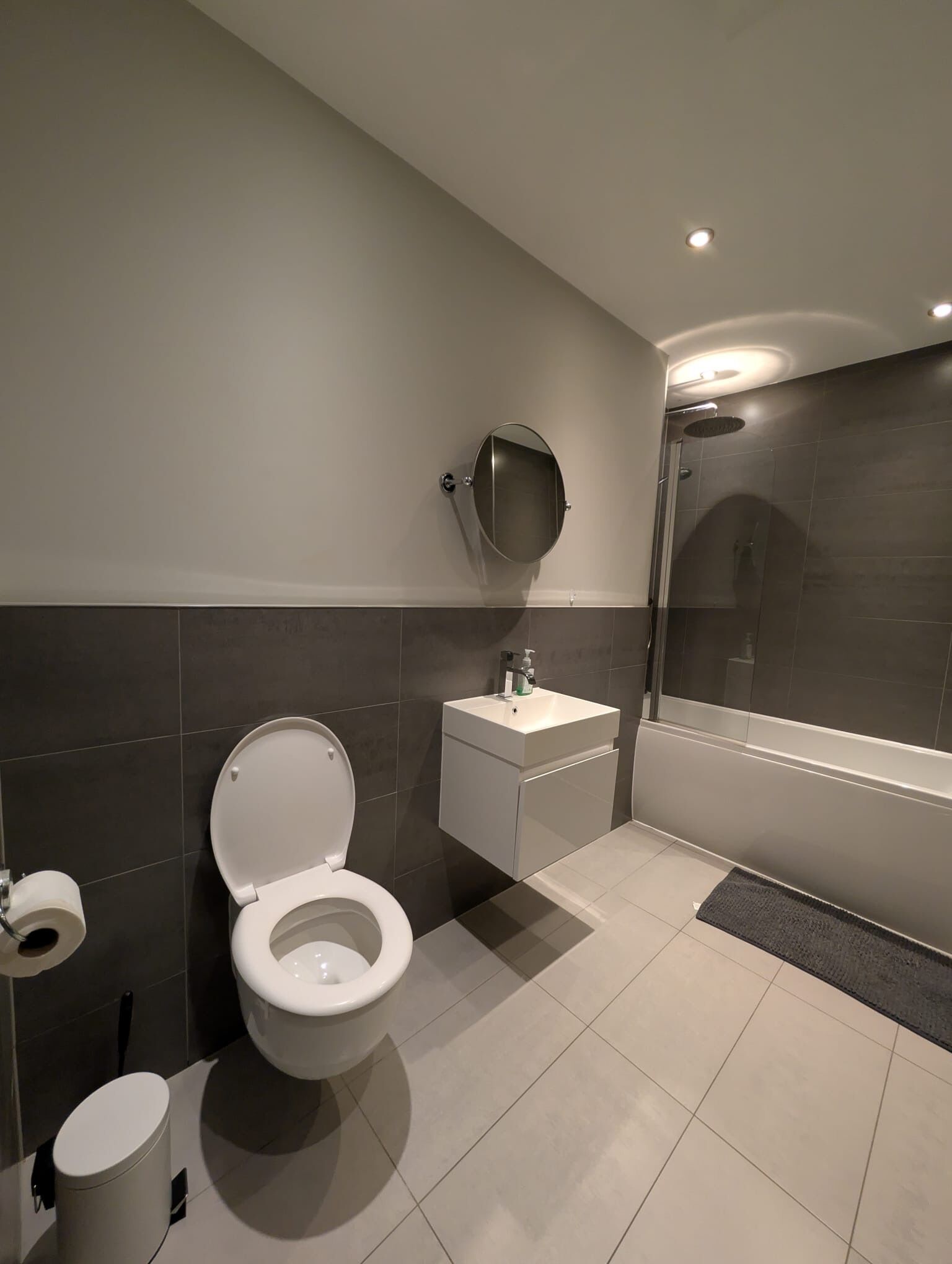 Hårtork, handdukar och toalettpapper