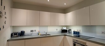 Lovely One Bed Flat & Parking Heart of Brentwood, Close to Station & High Street