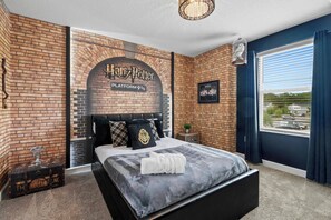 6 bedrooms, iron/ironing board, travel cot, WiFi