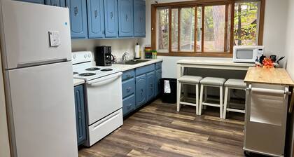 Shady Rest Upper Manor, 3BR/2BA, Lakefront, Beach, Fishing, Relaxing, Fun!