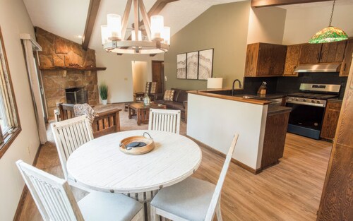 Sherwood Forest Park- 6BD/3BA on Private Ohio Land