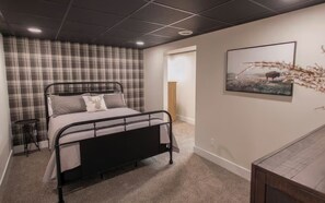 6 bedrooms, WiFi, bed sheets