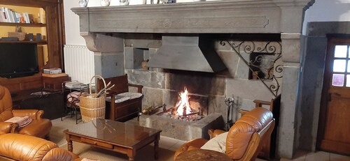 Haven of peace in the heart of the Sancy: spacious authentic gîte (6-14 pers., 5 bedrooms)