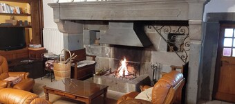 Haven of peace in the heart of the Sancy: spacious authentic gîte (6-14 pers., 5 bedrooms)