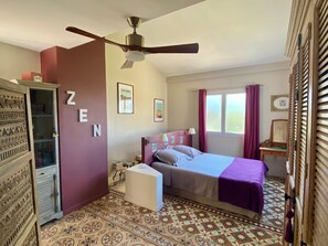 2 chambres, bureau, fer et planche à repasser, accès au Wi-Fi (inclus)