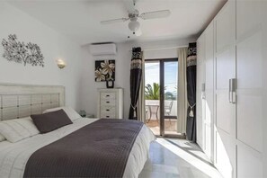4 bedrooms, iron/ironing board, free WiFi, bed sheets - Casa Sunrisa all new Villa with sea & mountain view (Nerja)