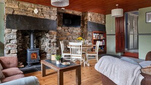 Unclassified image, 4 of 29, button - Cottage in Snowdonia With Mountain Views (Blaenau Ffestiniog)