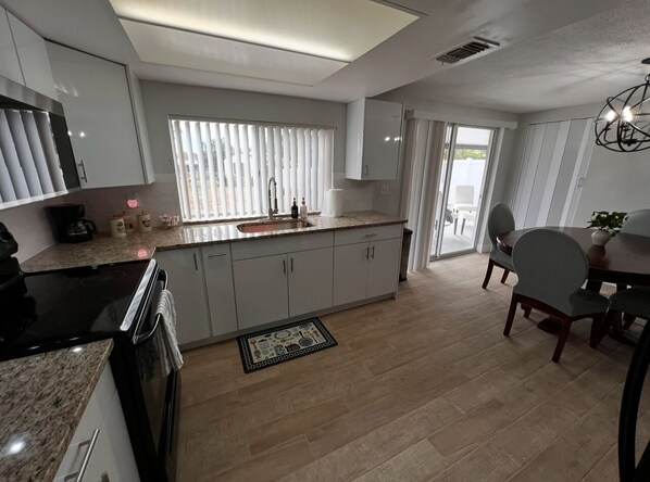 Fridge, microwave, oven, stovetop - Explore beaches & springs from this comfy 2BR—WiFi, patio, great location. (Hudson)